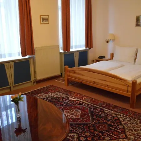 Hotel Pension Walzerstadt